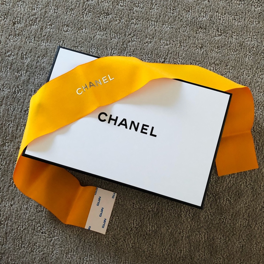 💯 🎁 Authentic CHANEL Gift Box Set - Picture 3 of 6